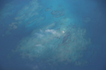 飛行機から見た沖縄周辺のサンゴ礁の海