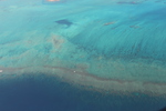 飛行機から見た沖縄島周辺のサンゴ礁