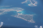 飛行機から見た「野甫島（中央）と具志川島（右上）」