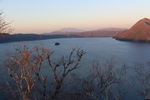 秋の摩周湖とカムイシュ島と斜里岳の遠望