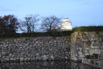 秋の姫路城「濠の石垣と天守閣の遠望」