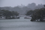 冬の大濠公園「降雪と茶村橋」