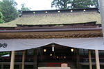 桧皮葺屋根の拝殿
