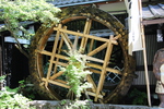 夏の深大寺「門前町の水車」