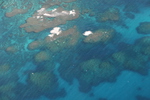 飛行機から見た「宮古島の海面と珊瑚の海岸」