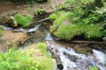 夏の「名水の滝」からの渓流