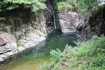 三段峡「青緑の渓流と姉妹滝」
