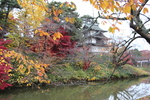 秋の弘前城「濠と辰巳櫓」