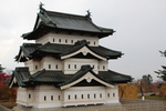 秋の弘前城「天守閣」