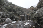 冬・降雪期の九重「龍門の滝」と森