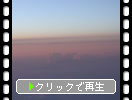旅客機から見た「雲海の夕暮れと茜空」