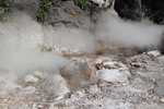 秋の別府温泉「山地獄の噴気群」