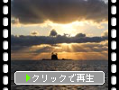 雲間からの夕陽の帯に浮かぶ「九十九島のオジカ島」
