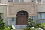 横浜税関「本関庁舎の入り口」