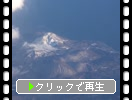 旅客機の窓から見た「積雪の恵山」