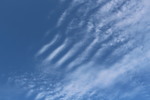 青空と波形の雲